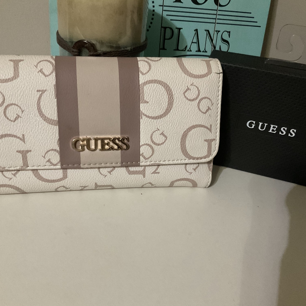 GUESS Women's Pink and Cream Wallet